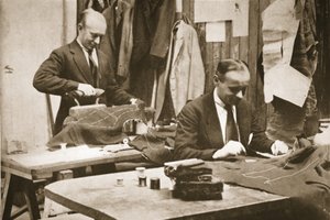 Some New Clothes on Order, Lofthouse Park, ilustracja z German Prisoners in Great Britain (fotograwiura) autorstwa English Photographer